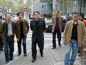 (圖)黃衛視察工作