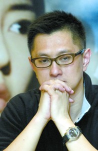 (圖)沉思中的葉偉信