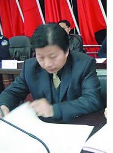 原石首市公安局局長,免職后被任命為荊州市開發區副主任