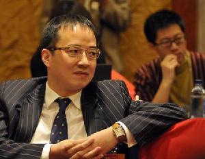 2010年3月11日,上海地產(chǎn)富豪王征攜手內(nèi)地5家著名國企召開新聞發(fā)布會,宣布入主亞視后的未來發(fā)展大計。