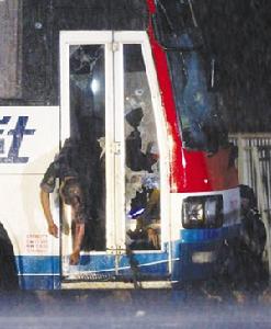 羅蘭多·門多薩(被擊斃在車門上)
