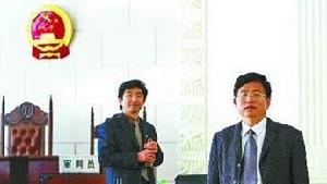 李茂余、董國平兩位教師一直在等待法院的公正判決