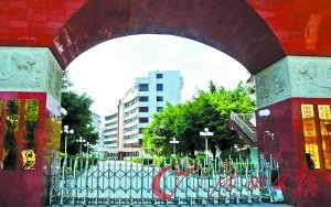 武江區(qū)政府大院,鄔學(xué)新在工作了十年的地方縱身跳下