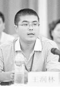 2010年8月30日,王潤林在濟南市數字電視調價聽證會上發言。
