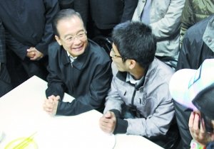 溫家寶和范祺鋒交談