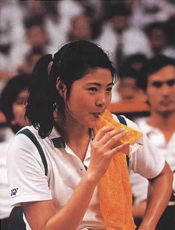 中國女子羽毛球隊(duì)首獲尤伯杯