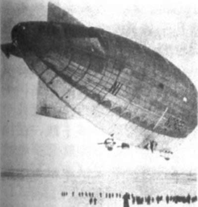 伯德和貝內特乘飛機環繞北極飛行成功