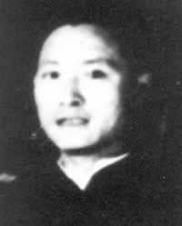文學家阿英(錢杏村)病逝
