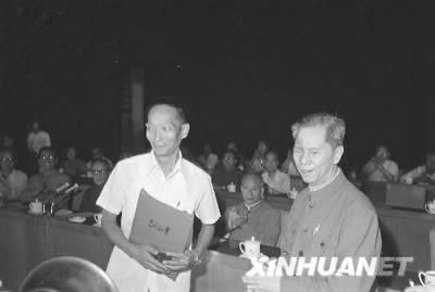 袁隆平榮獲我國第一個特等發明獎