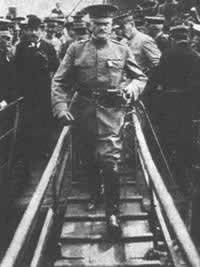 潘興率美軍在法國(guó)登陸