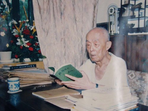 國學(xué)大師季羨林逝世