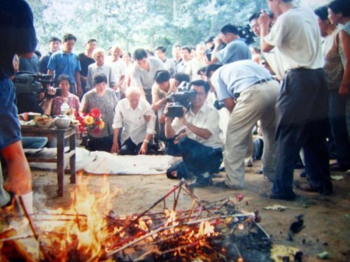 國學(xué)大師季羨林逝世