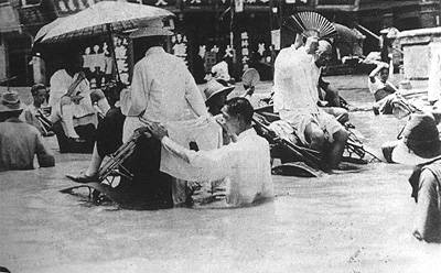 長(zhǎng)江一帶大雨,傳染病流行
