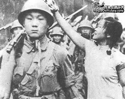 上海百萬軍民慶祝解放