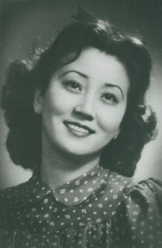 香港演員李麗華出生