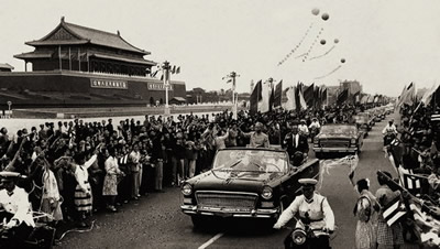 第一輛“紅旗”牌高級(jí)轎車在長(zhǎng)春第一汽車制造廠誕生