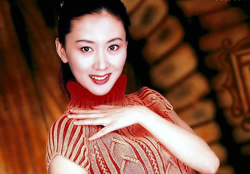 中國(guó)女模特湯加麗出生
