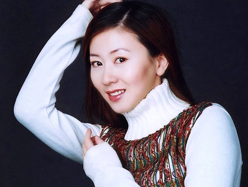中國(guó)女模特湯加麗出生