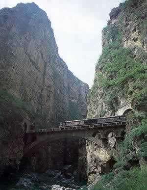 成昆鐵路建成通車