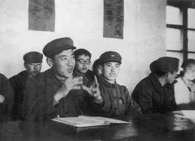 《遼寧日報》報道張鐵生“白卷事件”