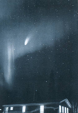 美國兩位業(yè)余天文學(xué)家發(fā)現(xiàn)世紀末慧星“海爾·波普”
