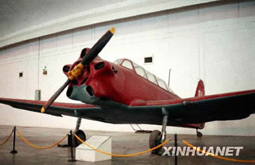 中國第一次自己制造初級教練機成功
