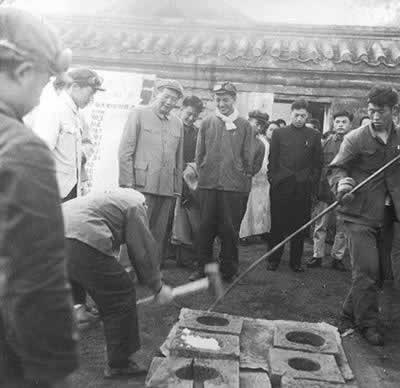 北戴河會(huì)議掀起全民大煉鋼鐵運(yùn)動(dòng)