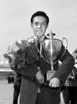 中國運動員容國團誕生