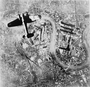 英國皇家空軍戰(zhàn)機發(fā)動“不列顛戰(zhàn)役”，迎擊納粹德國空軍