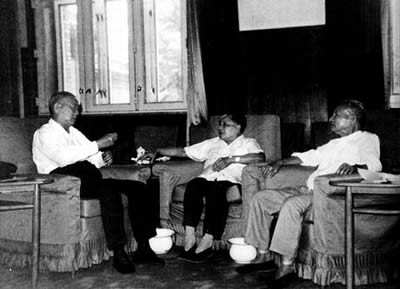 陳云鄧小平李先念密商“交班”