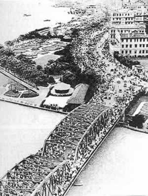 日機(jī)轟炸上海，平民死傷無數(shù)