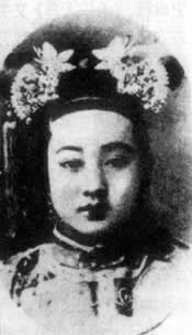 慈禧將珍妃投于井內