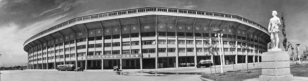北京工人體育場建成