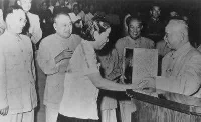 中共第八次全國(guó)代表大會(huì)舉行