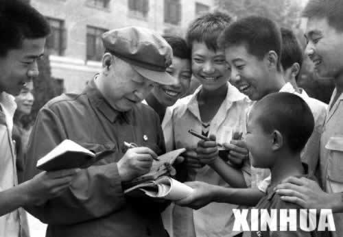 科學家錢學森從美國歸來
