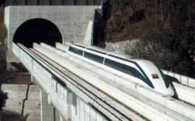 日本新干線通車