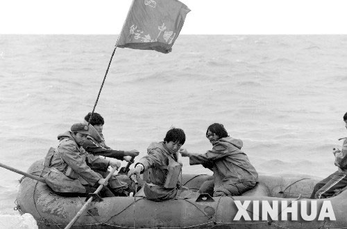 中國長江科考漂流隊征服長江