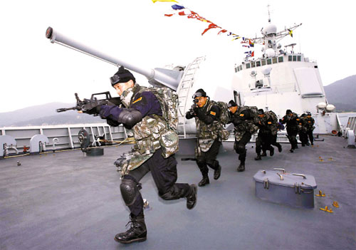 中國海軍護航艦隊今天起錨赴索馬里海域