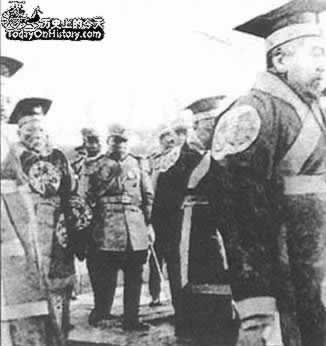 袁世凱稱帝（歷史上的今天。中國）
