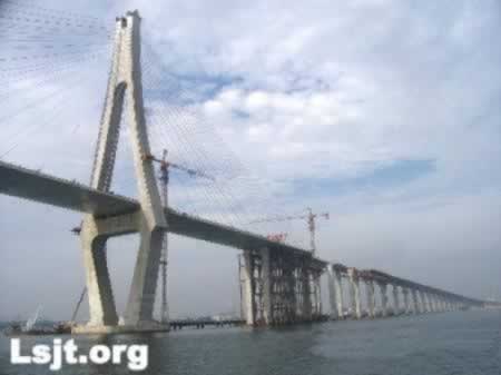 廣梅汕鐵路和海灣大橋通車