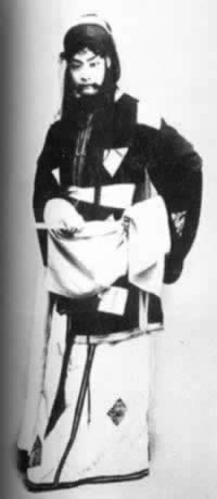 京劇表演藝術(shù)家程硯秋誕辰（歷史上的今天。中國）