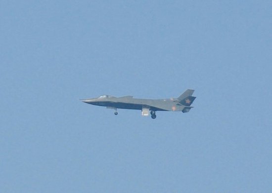 中國殲20隱形戰(zhàn)機首飛成功