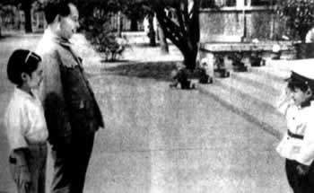 胡耀邦辭去中共中央總書記職務(wù)（歷史上的今天。中國）