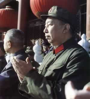 《人民報》發表社論，提出“兩個凡是”（歷史上今天lssjt.cn）
