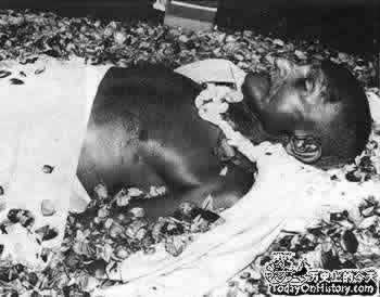 圣雄甘地遇刺身亡（轉(zhuǎn)自：歷史上的今天。中國(guó)）