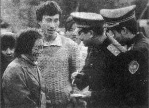 江澤民高度贊揚徐洪剛不畏強暴