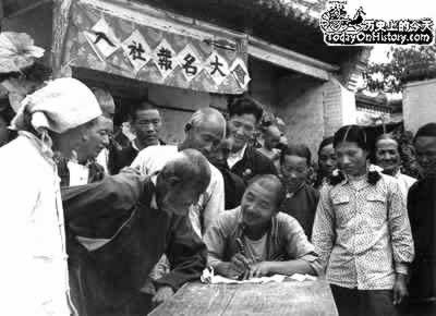 中央頒布《關于農業生產互助合作的決議》