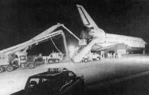 美國“發現”號航天飛機升空
