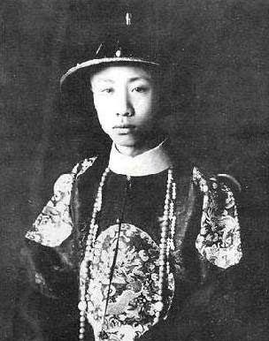 清朝末代皇帝愛新覺羅·溥儀出生