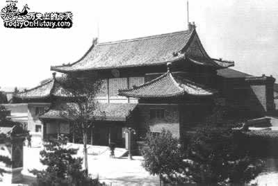 老帥大鬧懷仁堂（轉自：歷史上的今天。com）